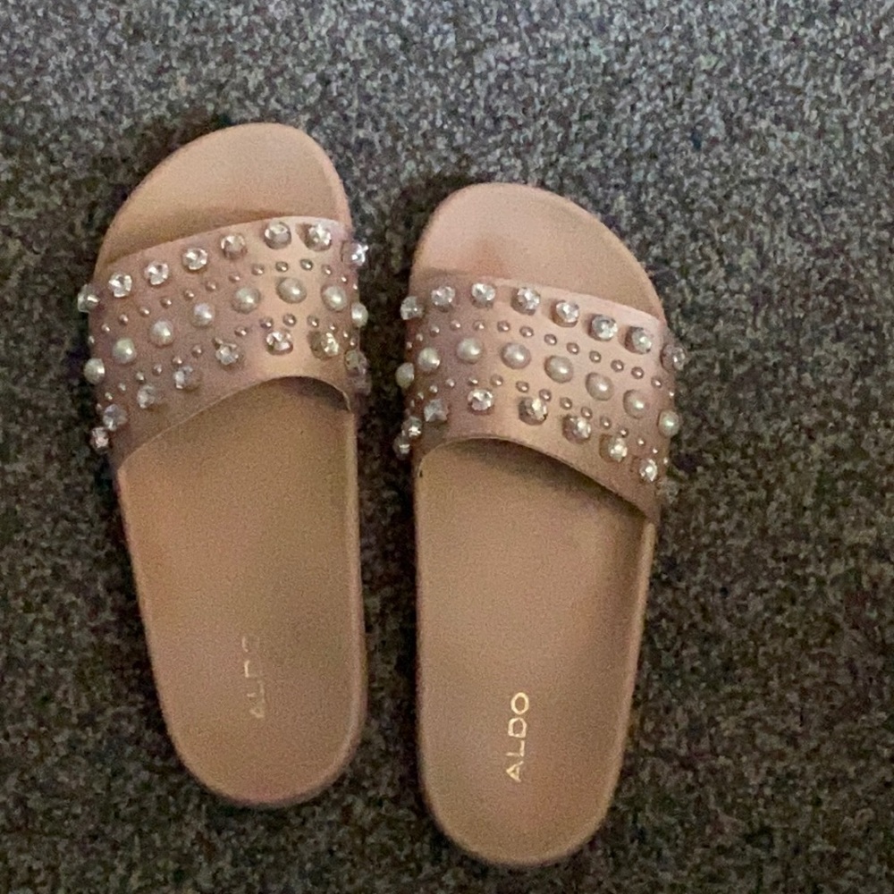 Aldo slides